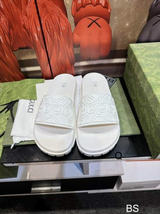 Picture of Gucci Slippers _SKUGuccisz35-47BS06121800